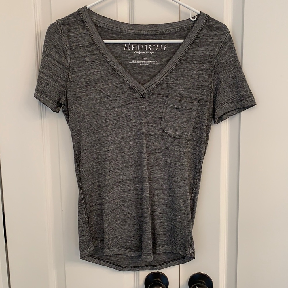 Cute Gray Aeropostale pocket tee!